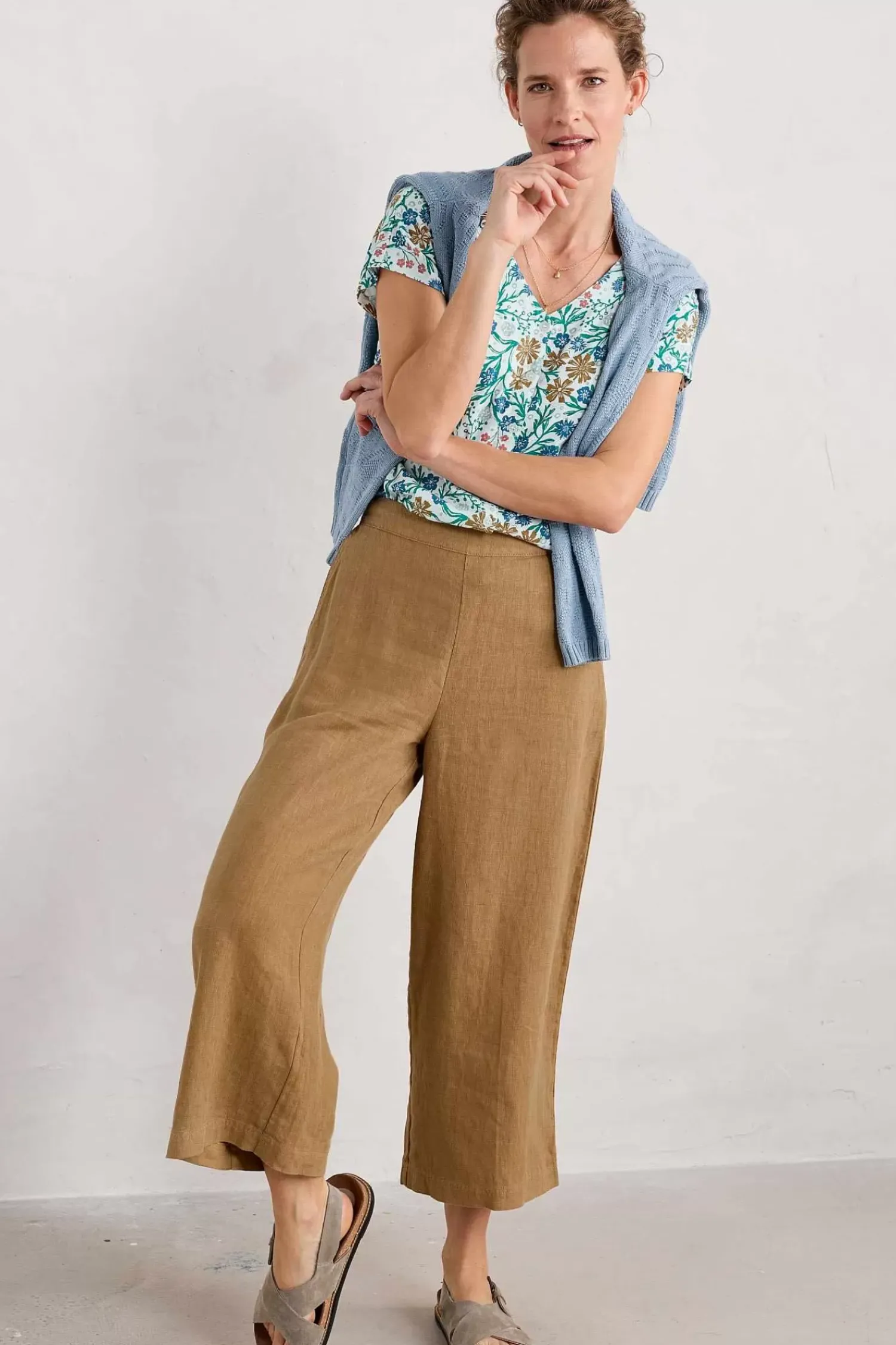 Tops<Seasalt Cornwall Studio Glass V-Neck Jersey Top Creekside Floral Chalk